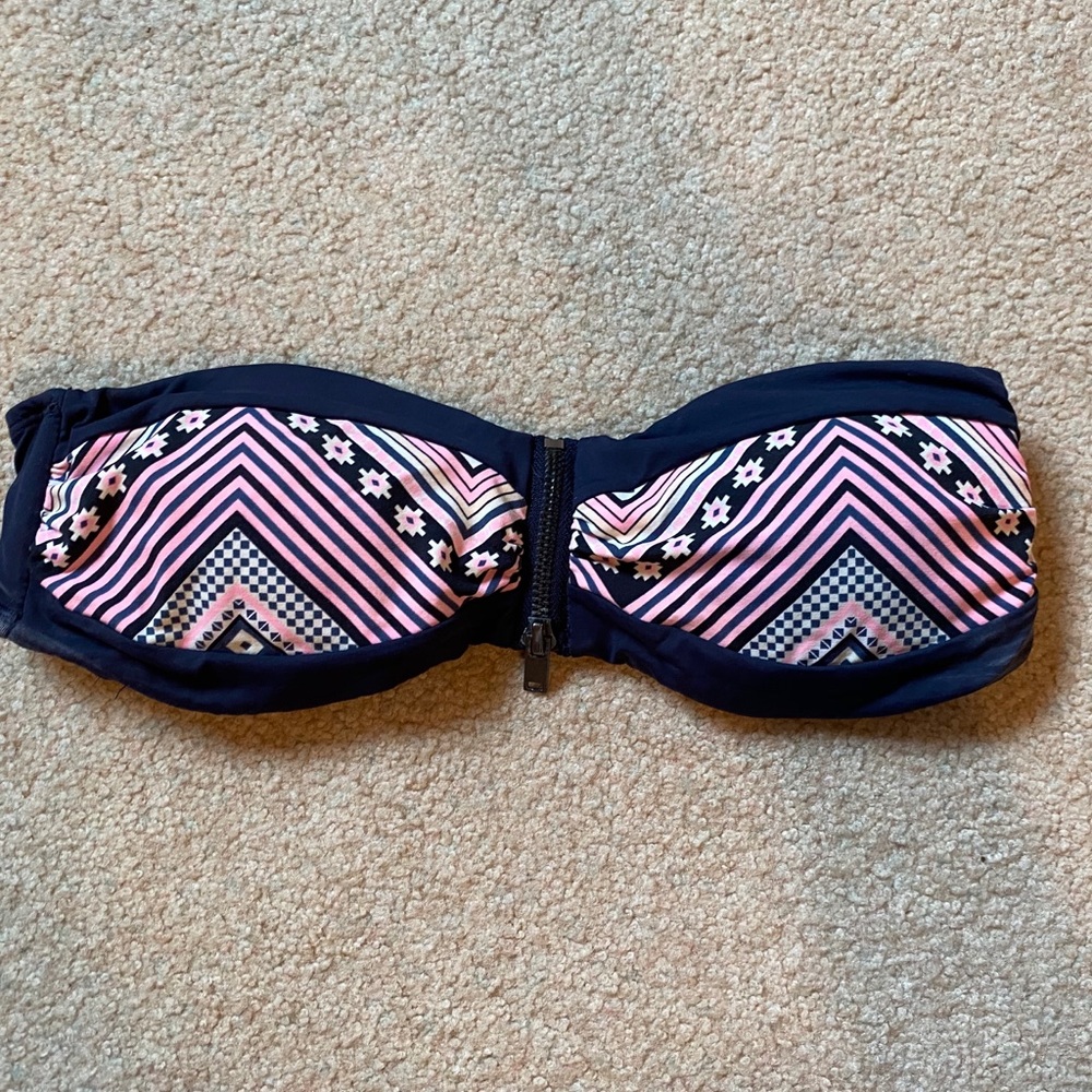 Patterned bandeau bikini top